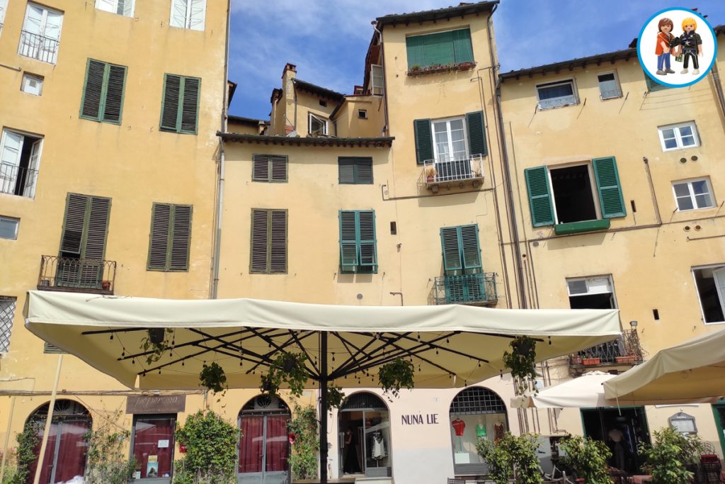 Piazza del Anfiteatro de Lucca (Italia)