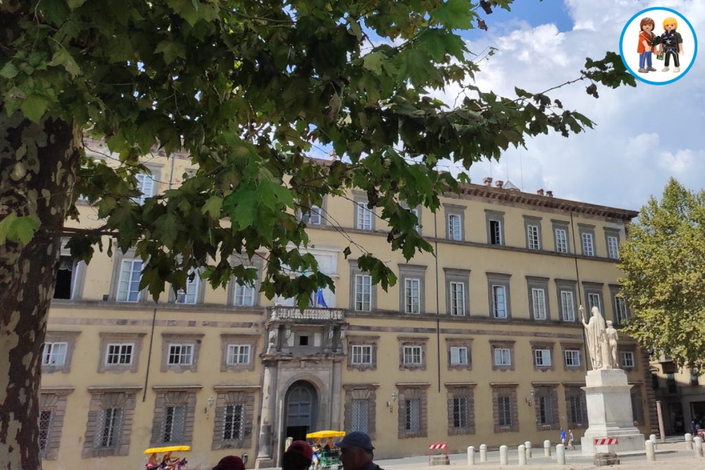 Piazza Napoleone de Lucca (Italia)